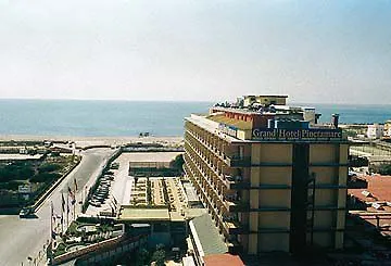 Grand Pinetamare 4*